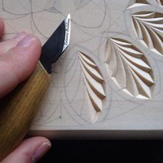 Follow this online guide to chip carving and what tools you'll need! Wood Projects Plans, Simple Wood Carving, Woodworking For Kids, Chip Carving, Easy Wood, Design Maker, Wood Carving Patterns, Diy Holz, Wood Carving Tools