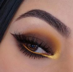 Gold Glitter Eye Makeup, Make Up Designs, Tutorials Makeup, Make Up Inspiration, Glitter Eye Makeup, Glitter Eye, Beauty Make-up, Make Up Looks, Glitter Eyes