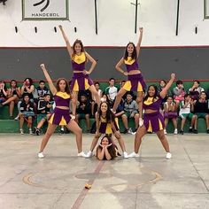 the cheerleaders are all dressed in purple and yellow for their team's basketball game