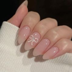 Light Pink Press on Nails Short, Glossy Solid Color Fake Nails, Full Cover False Nails Design with Bow Tie Short Nude Sweet Stick on Nails for Women&Girls Nail Art Decorations 24Pcs قلادات متدلية, Her Nails, Soft Nails, White Nail, Girls Nails, Artificial Nails, Cute Acrylic Nails, French Manicure, Nude Nails