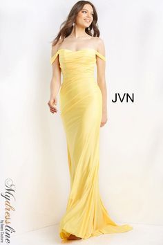 Looking for the perfect prom dress? Look no further than the Jovani JVN07639! This gorgeous off-the-shoulder dress features ruching throughout for a flattering fit. It's sure to make you stand out on your special night. Form Fitting Prom Dresses, Beautiful Evening Gowns, Fitted Prom Dresses, Gorgeous Prom Dresses, Off Shoulder Gown, Trumpet Gown, Trumpet Skirt, Ruched Bodice, Party Style