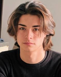 20 Cool 90s Hairstyles For Men To try In 2024 Medium Hair Styles For Men, Mens Medium Hair, Lord Karna, Christian Daloii, Long Hair Boys, Long Hair For Men, Long Hair Boy, Boy Haircuts Long, جوني ديب