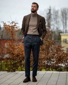 Master 2024's Semi-Formal Trends for Men - Your Ultimate Style Guide Mens Turtleneck Outfits, Turtleneck Outfit Men, Turtleneck And Blazer, Turtleneck Outfits, Sweater Outfits Men, Fall Suit, Blazer Outfits Men, Mens Business Casual Outfits, Turtleneck Outfit