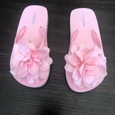 Never Worn Girls Pink Flip-Flops With Fluffy Flower Detail On Top Size 12 Orange Sandals, Tassel Sandals, Pink Flip Flops, Keen Sandals, Pretty Sandals, Hot Pink Flowers, Strawberry Patch, Toddler Sandals, Black Strappy Sandals