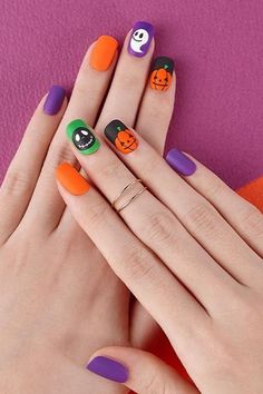 Looking for the best Halloween Nail designs? Here's 28 ideas from spooky to stylish to inspire your next Halloween manicure! Dashing Diva, Cute Halloween Nails, Diva Nails, Cute Nails For Fall, Colorful Nails, Fall Acrylic Nails, Holiday Theme, Diy Trends, Halloween Nail Designs