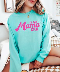 This cozy Comfort Colors sweatshirt is the perfect gift for a mama ( or for yourself of course)!  Featuring the saying "In my mama era" in bold letters on the front, this shirt is stylish and cute all year wear. For the tshirt: https://www.etsy.com/listing/1548009857/in-my-mama-era-shirt-trendy-mama-tshirt?click_key=0f581a37d9e6a6918175be8fd06b9489a96a6bb7%3A1548009857&click_sum=f6026103&ref=shop_home_active_1&pro=1&sts=1 𝐇𝐎𝐖 𝐓𝐎 𝐎𝐑𝐃𝐄𝐑 1. Select the size & color when/if applicable 2. Ad Long Sleeve Tops For Mother's Day Loungewear, Crew Neck Top For Loungewear, Crew Neck Top For Mother's Day Loungewear, Crew Neck Top For Loungewear On Mother's Day, Cute Crew Neck Sweatshirt For Mother's Day, Mother's Day Crew Neck Sweatshirt With Lettering, Mother's Day Lettering Crew Neck Sweatshirt, Relaxed Fit Sweatshirt For Mother's Day Loungewear, Mother's Day Relaxed Fit Sweatshirt For Loungewear