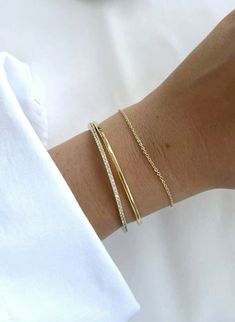 Minimalist Bracelet Stack, Aesthetic Therapy, Graduation Wallpaper, Gold Bracelets Stacked, Dainty Gold Jewelry, Gold Aesthetic, Girl Jewelry, Classy Jewelry, Stacked Jewelry