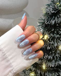 Snowball Nails, Christmas Snowflake Nails, Nails Snow, Christmas Snowflakes Nails, Nails Painted, Snow Nails, Snowflake Nails, Girl Things, Christmas Snowflakes