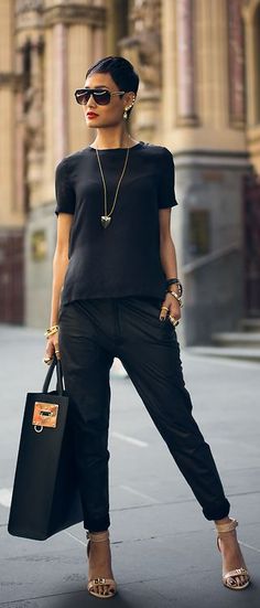 Travel Style | Micah Gianneli.  ~ 60 Great Fall - Winter Outfits On The Street - Style Estate - Minimalisticky Chic, Micah Gianneli, Black Tees, Woman In Black, Looks Black, All Black Outfit, Street Chic