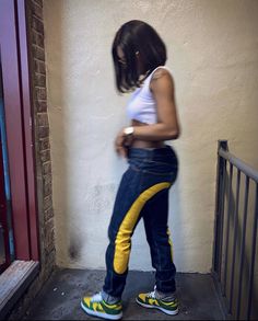 Goth Cargo Pants, Jeans Streetwear, Low Rise Jeans, Streetwear Women, Swag Outfits, Casual Street Style, Lookbook Outfits