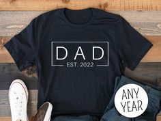 Dad Shirt Ideas, Dad Tshirt Ideas, Dad Tshirt, Dad Shirts Vinyl, Mom And Dad Shirts, Dad Shirts, Hospital T Shirt Design, Dad Baby Shower Shirt, Mom And Dad Coming Home Shirts