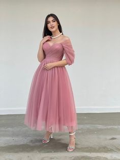 Casual Elegance Dress, Pink Dress Elegant Formal, Dresses For Birthday Women, Birthday Women Outfit, Tulle Bridesmaid Dress With Sleeves, Dress For Birthday Party Women, Party Frocks For Women, Nice Dresses Casual, Simple Tulle Dress