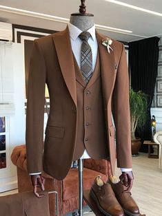 Bojoni Brown Slim-Fit Suit 3-Piece Brown Suits For Men, Blazer Waistcoat, Stylish Mens Suits, Men's Business Suits, Suits Men Business, Classy Suits, Business Suits, Dress Suits For Men, Designer Suits For Men