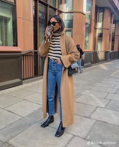 November Outfits, Camel Coat Outfit, Trendy Overalls, Pick Outfits, Cute Thanksgiving Outfits, Thanksgiving Outfit Ideas, What To Wear Fall, Jeans Outfit Fall, Mode Instagram