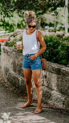 Cool Day Summer Outfits, Trending Summer Outfits For Women, River Summer Outfits, Casual Boating Outfit Summer, Spring 2023 Looks, Classic Summer Outfits 2023, Coastal Spring Outfits, Summer Outfit For Moms, Womens Beach Outfits