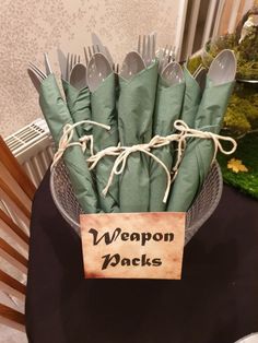 Fun utensil idea Lord Of The Rings Themed Wedding Centerpieces, Dnd Themed Party Ideas, Lord Of The Ring Themed Wedding, Lotr Decorations Party, The Lord Of The Rings Birthday Party, Medieval Wedding Centerpieces, Lord Of The Rings Themed Birthday Party, Lord Of The Rings Halloween Party, Nerd Party Ideas