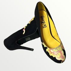 Ed Hardy Sz 6 Women's Amma Heels Pinup Stilettos Unworn Black Yellow Pink Rockabilly Boudoir Tattoo Flowers, Sexy Clubwear Fitted Black Court Shoes For Summer, Pink Rockabilly, Tattoo Flowers, Ed Hardy, Flower Tattoos, Black N Yellow, Women's Pumps, Shoes Women Heels, Pin Up