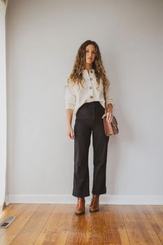 11 Smart And Stylish Fall Work Outfits - Cleo Madison Fall Teacher Outfits, Betty Cardigan, Fall Work Outfits, Teacher Outfits Fall, Look Office, Cute Work Outfits, Office Outfits Women, Business Casual Outfits For Work, Casual Work Outfit