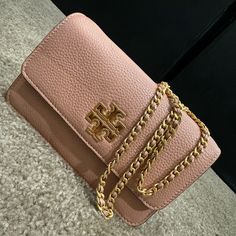 This Tory Burch Britten Convertible Crossbody Is A Stylish Bag Suitable For Any Occasion. It Features A Solid Pattern And Is Made Of Leather In A Beautiful Pink Color, With Brass Hardware Accents. The Bag Has A Magnetic And Snap Closure, With A Crossbody Strap That Can Be Detached And Replaced With A Chain Strap. The Bag Has Multiple Compartments, Including Inner Pockets And An Outer Pocket, With A Fabric Lining Material. It Also Has A Convertible Feature, With Two Interchangeable Straps, And An Chic Pink Wallet On Chain With Chain Strap, Pink Evening Wallet On Chain With Chain Strap, Chic Pink Wallet On Chain For Formal Occasions, Elegant Pink Wallet On Chain For Evening, Elegant Pink Evening Wallet On Chain, Elegant Pink Wallet On Chain With Strap, Tory Burch Britten, Logo Theme, Pink Moon