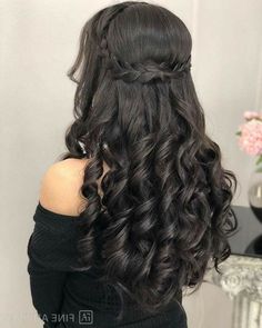 Nice Hairstyles For Graduation, Hair Down Quince Hairstyles, Wedding Hairstyles Pictures, Hairdo For Quinceanera, Hairstyles For A Dama, Dama Quinceanera Hairstyles, Hairstyle For Damas, Quinceanera Hairstyles Damas, Hair Ideas For Quinceanera Damas