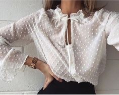 Love this blouse. Moda Over 40, Pearl Blouse, Sukienki Maksi, Pretty Clothing, Stile Casual Chic, Black And White Outfit, 90's Fashion, Sheer Shirt