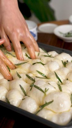 This focaccia recipe is easy to follow, requires no kneading, and takes a much short time to make compared to overnight focaccia recipes. The focaccia is light, airy and moist on the inside and crispy on the outside. It's the perfect bread that requires minimal work but maximum impressiveness! You can enjoy it by itself as a snack, eat it with hummus, top it with pesto and and make a toast, or use it to mop up a bowl of turkey chili. Overnight Focaccia, Focaccia Recipes, Easy Focaccia Bread Recipe, Foccacia Recipe, Pesto Bread, Pita Bread Recipe, Focaccia Bread Recipe, Homemade Bread Recipes Easy, Focaccia Recipe