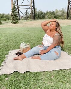 #plussize #plussizefashion #fashion #fashioninspo #styleinspo #styleoftheday #ootd #blonde #brunette #girlswithtattoos #yeg #yyc #yeglife #yyclivting #bbw #bbwbeauty #plussizebeauty #bodypositivity #bodypositive #bodypositivemovement #blueeyes Picnic Date, A Picnic, Abercrombie And Fitch, Abercrombie & Fitch, My Story, Show Up