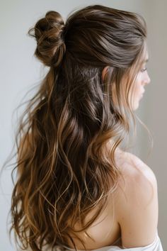 19 Hairstyles for Thick Wavy Hair: Trendy Cuts and Styles You’ll Love Hairstyles For Thick Wavy Hair, Stylish Ponytail, Summer Blonde Hair, Classic Updo, Thick Wavy Hair, Hair To One Side, Curly Bangs, Perfect Hairstyle, Soft Curls