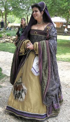 16th Century Fashion, Historical Gowns, Fest Outfits, Century Clothing