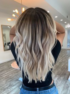 Brown Roots With Blonde Hair, Brown Roots Blonde Hair, Warm Honey Blonde, Blonde Hair Styles, Shadow Roots, Balayage Hair Tutorial, Blonde Ombré, All Over Color