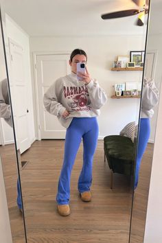 Outfits With Blue Flare Leggings, Light Blue Leggings Outfit Casual, Purple Flare Leggings Outfit, Blue Flair Leggings Outfit, Bright Blue Leggings Outfit, Brown Flair Legging Outfit, Light Blue Flare Leggings Outfit, Navy Leggings Outfit Winter, Flair Leggings Outfit Winter