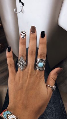 Western Nails Medium Length, Southern Style Nails, Tattoos For Top Of Arm, Western Manicure Ideas, Acrylic Nails Western Designs, Nail Western Designs, Gel Nails Ideas Short Western, Fall Nail Designs Western, Western Nail Colors