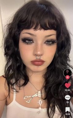 Eddy Make Up, Matte Brown Makeup Looks, Rock Star Girlfriend Makeup Tutorial, Full Face Make Up Ideas, Cutesy Goth Makeup, Prom Makeup Alternative, Dot Eyebrows Goth, Emo Homecoming Makeup, Edgy Hair Styles Grunge