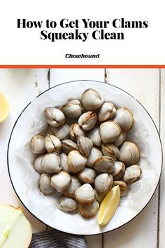 clams in a bowl with lemons on the side and text overlay how to get your clams squacky clean