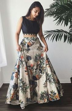 Crop Top And Skirt Indian, Crop Top Elegante, Lengha Skirt, Floral Skirt Outfits, Train Light, Skirt Diy, Indian Lehenga Choli