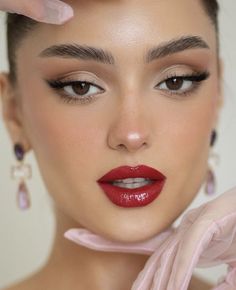 Bridal Makeup Red Lips, Red Lipstick Makeup Looks, Fall Wedding Makeup, Classy Makeup, Prom Eye Makeup