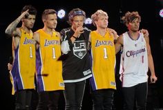 the los angeles lakers basketball team is on stage