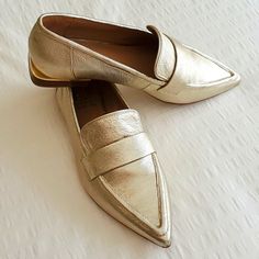 Brand New Vince Camuto Calentha Loafer Flats In Light Gold Metallic. So Stylish, Versatile, And Comfortable! Leather Upper. Gold Loafers, Vince Camuto Shoes, Shoes Brand, New Woman, Vince Camuto, Shoe Brands, Flat Shoes Women, Loafer Flats, Gold Metal