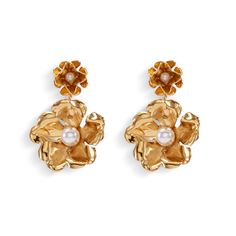 Elevate your look with our Penelope Floral Drop Earrings! These stunning earrings feature delicate floral details and elegant pearl embellishments, adding a touch of sophistication to any outfit. Angel Accessories, Daytime Dress, Extraordinary Jewelry, Earrings Luxury, Headband Jewelry, Stunning Earrings, Market Place, Floral Earrings, White Beads