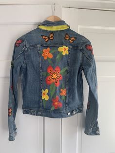 One Of A Kind Levi’s Hand Painted Artisan Jean Jacket Butterfly Floral Sz S | eBay Jean Jacket Painted Ideas, Painted Jean Jacket Flowers, Painted Denim Jacket Flowers, Jean Jacket Painted, Butterfly Jean Jacket Painting, Artistic Hand Painted Fitted Denim Jacket, Painted Ideas, Hand-painted Fitted Cotton Denim Jacket, Kids Denim Jacket