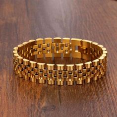 This bracelet is made to look like the classic watch band that you can find in most watches. It is perfect to wear alone or combined with other accessories such as actual watches or cuban chain bracelets. Available only in gold. Bracelets For Boyfriend, Stainless Steel Bracelet Men, Stainless Bracelet, Watch Band Bracelet, Gold Chains For Men, Mens Gold Bracelets, Wristband Bracelet, Bracelet Online, Men Jewelry