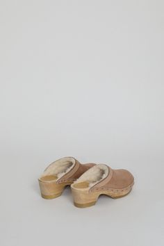 No.6 Dakota Shearling Clog on Mid Heel in Fawn Suede and Bone Shearling Clogs, Buddha Jewelry, Free People Jewelry, Clog Heels, Fur Boots, Light Tan, Tan Suede, Cute Fits, Mid Heel