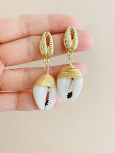 Shell Earrings Natural Cowrie Shell earrings Double Cowrie Shell With Wire Wrap Earrings Gold Electroplated Shell Drop Earring Gift for Her Natural Cowrie Shell Earrings Double Cowrie Shell With Wire Wrap Gold Electroplated Shell Drop Earring with Summer Beach Earring Fashion Woman Shell Jewelry Material:cowrie shell SIZE: approx 56mm length Finished: Best Electroplated Without Plumbum、nickel and resist tarnishable High quality plated. Anti tarnish. hypoallergenic. All items come wrapped individ Shell-shaped Metal Earrings For Gift, Metal Shell-shaped Earrings For Gifts, Shell-shaped Single Earring For Gift, Single Shell-shaped Gold Earring, Gold Shell-shaped Jewelry With Matching Earrings, Gold Shell-shaped Metal Jewelry, Gold Metal Shell-shaped Jewelry, Gold Shell-shaped Metal Earrings, Gold Dangle Teardrop Earrings For Beach