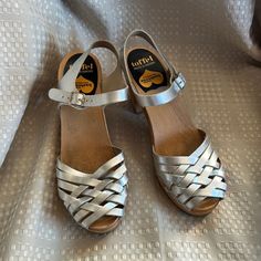 Awesome Silver Woven Sandals With Carved Wooden Base From Hasbeens. Size 40, So A Us 10, See Pic With Their Chart Classic Silver Round Toe Sandals, Swedish Hasbeens, Shoes Silver, Woven Sandals, Silver Shoes, Wooden Base, Size 10, Women Shoes, Sandals