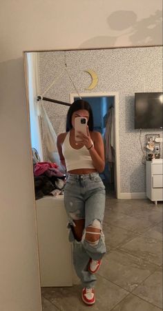 Casual Outfits For Amusement Park, Cute Field Day Outfits, Cute Halter Top Outfits, Ripped Jean Outfit Ideas, Cute August Outfits, Cute Casual Girly Outfits, Outfits For Six Flags Theme Park, Scandoulous Outfits, Jordan Summer Outfits