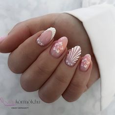 Beach Nails Shell, Beach Ocean Nails, Mexico Cruise Nails, Colorful Beach Nails, Hawian Nails Designs, Christmas Cruise Nails, Coastal Nails Designs, Hawaii Themed Nails, Bahama Nail Ideas