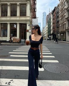 Channel Flats Outfit, Edgy 30s Fashion, Bartender Outfit Classy, Paris Summer Outfits Parisian Chic, Classy Casual Style, Parisian Style Aesthetic, Winter Parisian Style, Paris Street Fashion, Mode Ulzzang