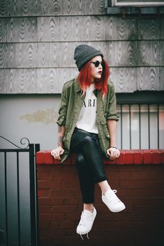 Le Happy wearing army jacket and beanie from River Island Hipster Style Outfits, Cute Hipster Outfits, How To Wear Converse, Casual Beanie, Tokyo Street Fashion, Hipster Outfits, Grunge Look