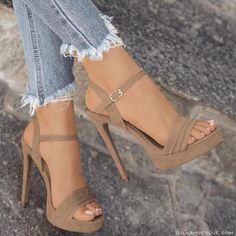 Stiletto Outfit, Outfit Elegante, Heel Sandals Outfit, Hak Tinggi, High Heels Classy, Prom Heels, Heels Classy, Western Boots Women, Peep Toe Sandals