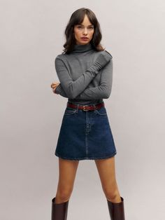 Skirt And Boots, Denim Trench Coat, Denim Skirt Outfits, Fitted Turtleneck, Mode Inspiration, Looks Vintage, Capsule Wardrobe, Fashion Inspo Outfits, Work Outfit